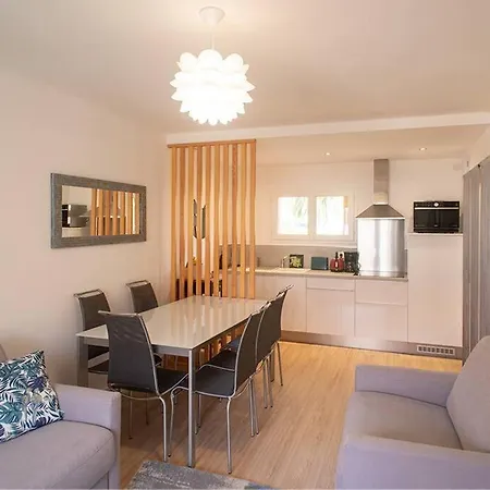 アパート 66b - Beautiful Flat 800m From The Sea With Private Parking