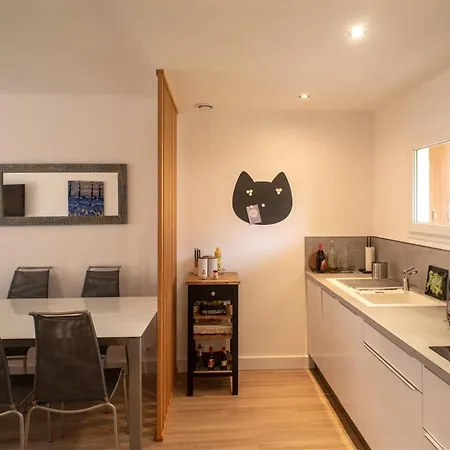 66b - Beautiful Flat 800m From The Sea With Private Parking דירה *