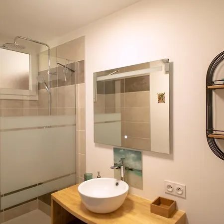 66b - Beautiful Flat 800m From The Sea With Private Parking