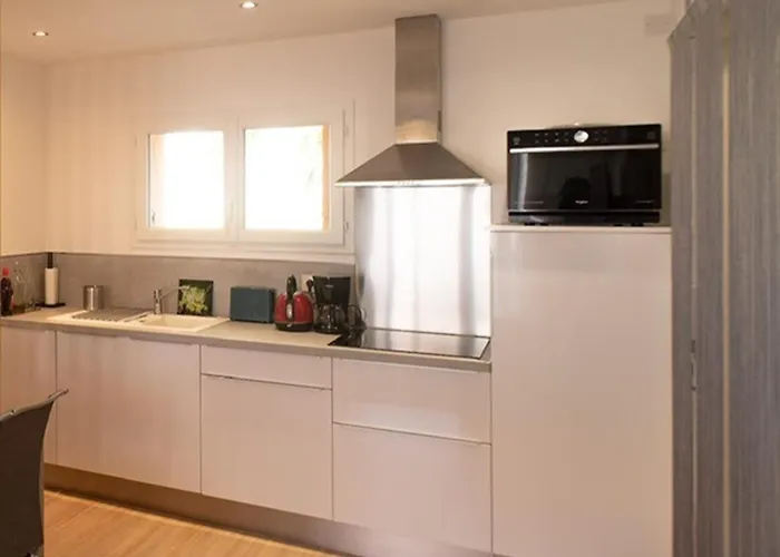 Διαμέρισμα 66b - Beautiful Flat 800m From The Sea With Private Parking Κολιούρ