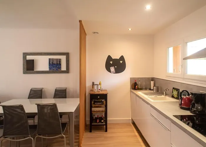 66b - Beautiful Flat 800m From The Sea With Private Parking